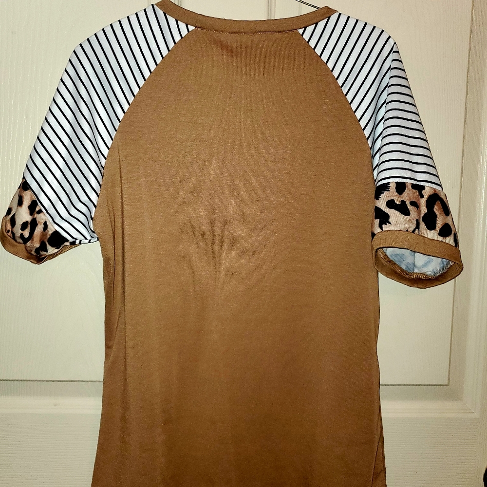 Leopard sleeve Top